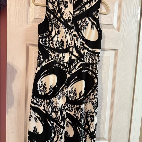 Elegant Strapless Black and White Dress - Picture 4 of 4